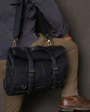 
                  
                    TRIP MACHINE OUTLAW SADDLEBAG BLACK
                  
                
