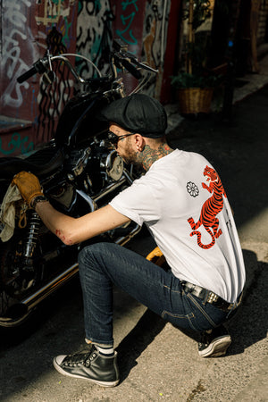 
                  
                    TRI "TORA" TEE - Heavy Oversized - White
                  
                