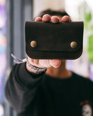
                  
                    TRI Wallet - Waxed leather - Brown
                  
                