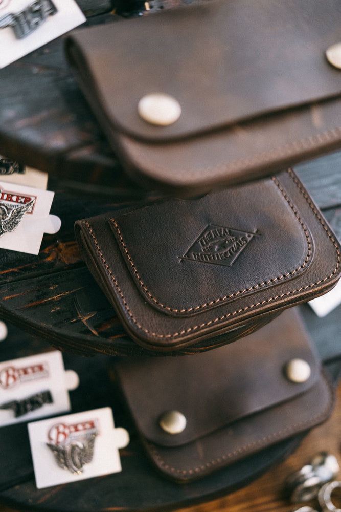 
                  
                    TRI Wallet - Waxed leather - Brown
                  
                